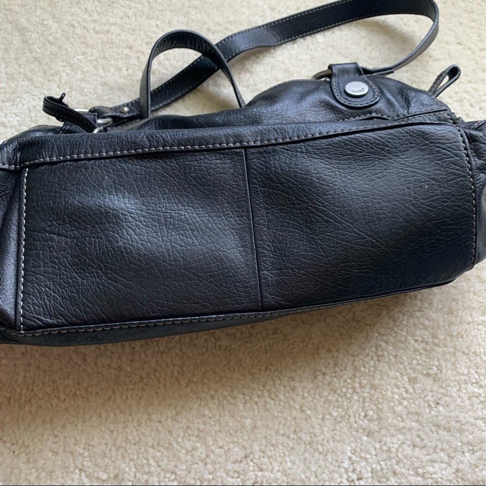 Fossil Black Leather Shoulder Purse with magnets - Picture 9 of 13